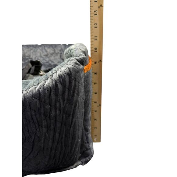 Small Dog Memory Foam Carseat with leash - Picture 4 of 5